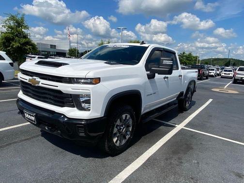 Summit White 2024 Chevrolet Silverado 2500 Custom