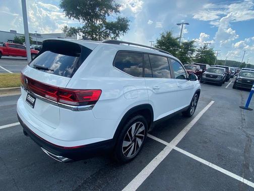 Pure White 2024 Volkswagen Atlas 2.0T SE w/Technology