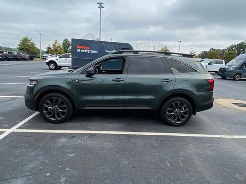 Green 2022 Kia Sorento X-Line EX