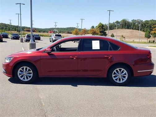 Photo 2 of 20 of 2018 Volkswagen Passat 2.0T S