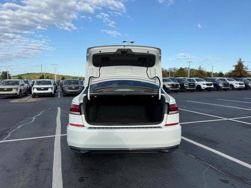 2022 Volkswagen Passat 2.0T SE