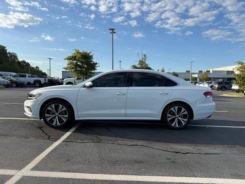 2022 Volkswagen Passat 2.0T SE