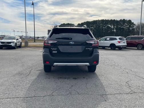 Crystal Black Silica 2025 Subaru Outback Limited XT