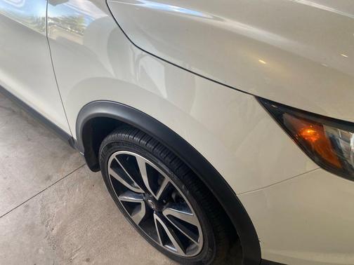 White 2017 Nissan Rogue Sport SL