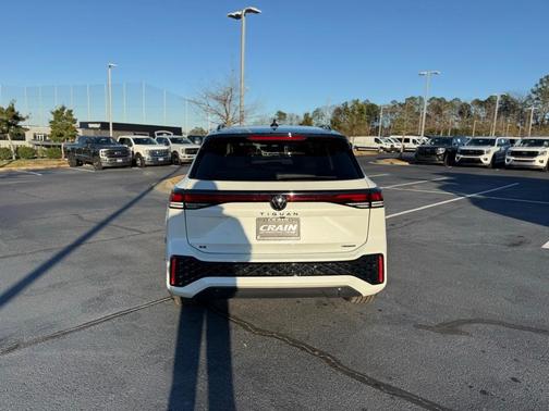 2025 Volkswagen Tiguan 2.0T SE R-Line Black