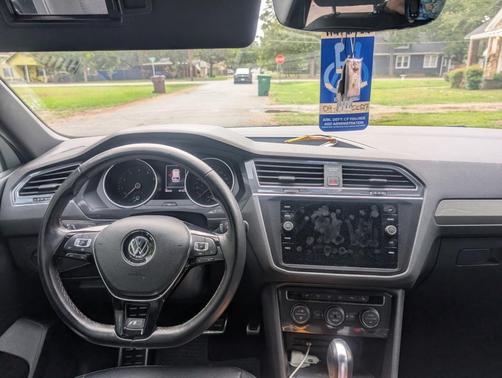 2021 Volkswagen Tiguan 2.0T SE R-Line Black