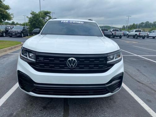 Opal White Pearl Effect 2023 Volkswagen Atlas Cross Sport 3.6 V6 SEL R-Line Black