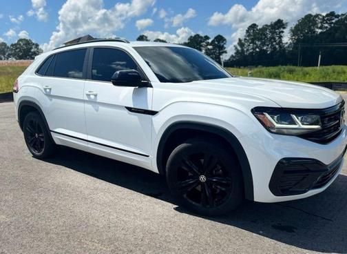 Opal White Pearl Effect 2023 Volkswagen Atlas Cross Sport 3.6 V6 SEL R-Line Black