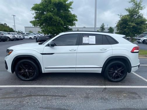 Opal White Pearl Effect 2023 Volkswagen Atlas Cross Sport 3.6 V6 SEL R-Line Black
