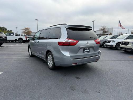 2017 Toyota Sienna XLE