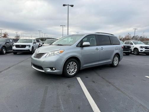 2017 Toyota Sienna XLE