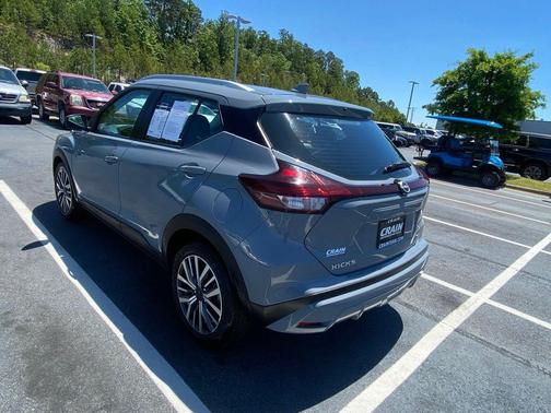 Boulder Gray Pearl 2022 Nissan Kicks SV