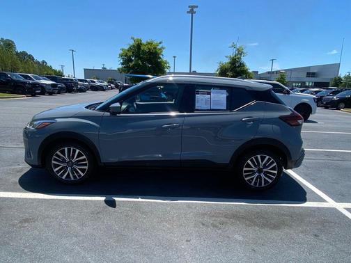 Boulder Gray Pearl 2022 Nissan Kicks SV