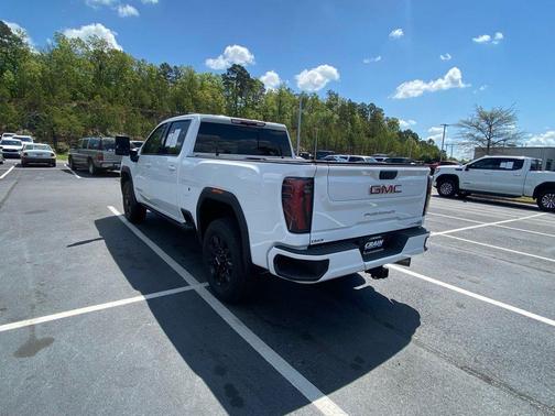 Summit White 2024 GMC Sierra 2500 AT4