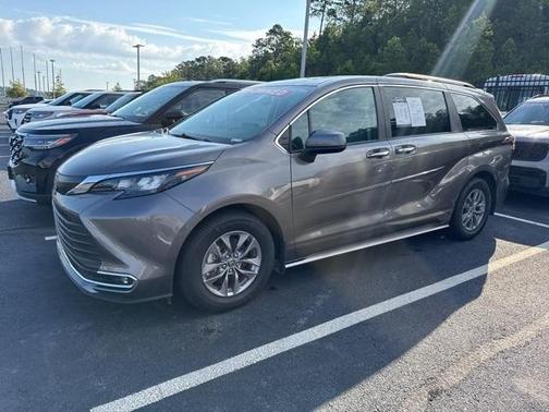 2024 Toyota Sienna XLE