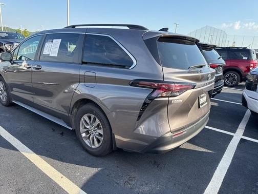 2024 Toyota Sienna XLE