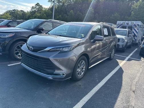 2024 Toyota Sienna XLE