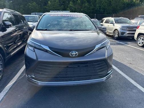 2024 Toyota Sienna XLE
