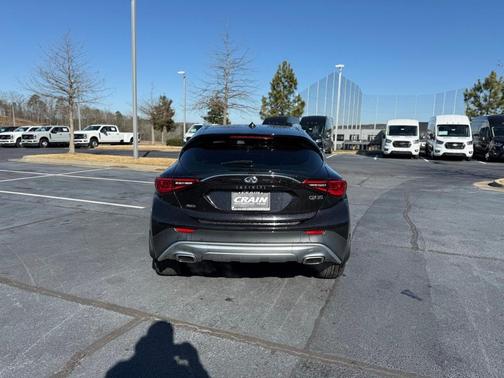 2017 INFINITI QX30 Premium