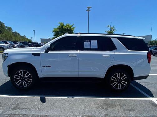 Summit White 2023 GMC Yukon AT4