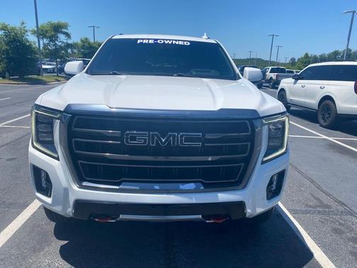 Summit White 2023 GMC Yukon AT4