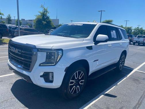 Summit White 2023 GMC Yukon AT4