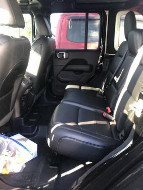 2021 Jeep Wrangler Unlimited Sahara Altitude