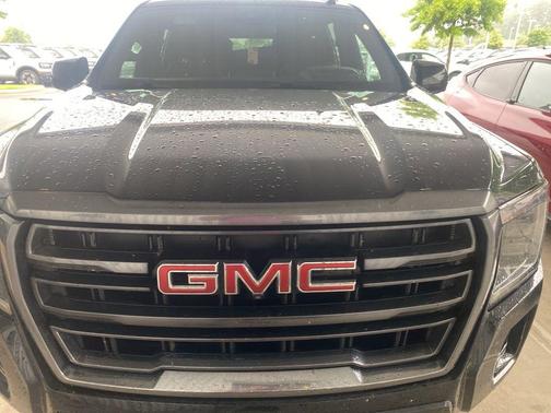 Onyx Black 2024 GMC Yukon XL AT4