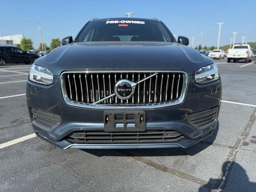 2022 Volvo XC90 T6 Momentum 7 Passenger