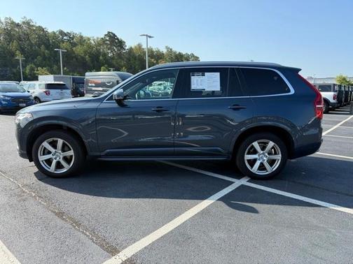 2022 Volvo XC90 T6 Momentum 7 Passenger