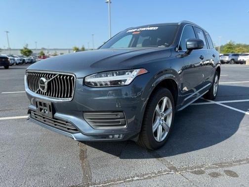2022 Volvo XC90 T6 Momentum 7 Passenger