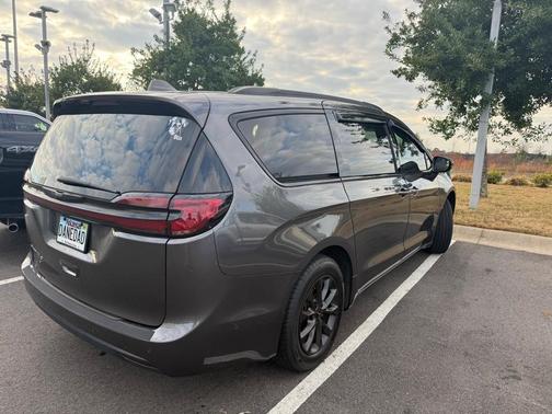 2021 Chrysler Pacifica Touring-L