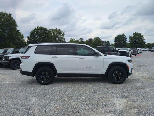 2025 Jeep Grand Cherokee L Laredo