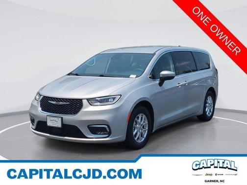 2023 Chrysler Pacifica Touring-L