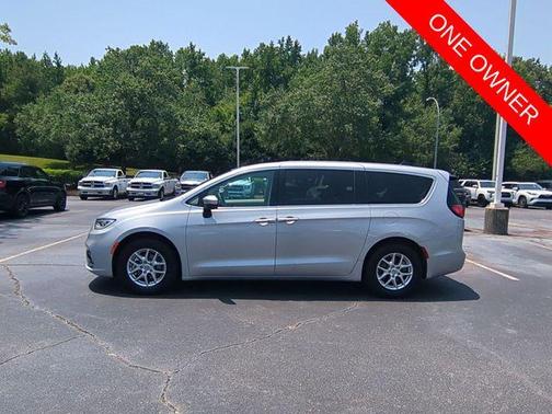 2023 Chrysler Pacifica Touring-L