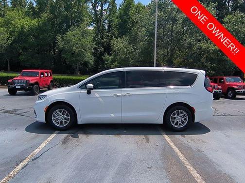 2023 Chrysler Pacifica Touring-L