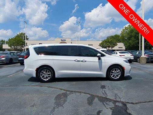2023 Chrysler Pacifica Touring-L