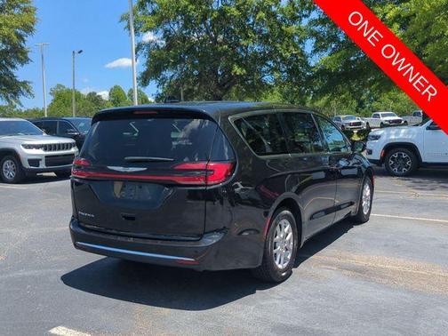 2023 Chrysler Pacifica Touring-L