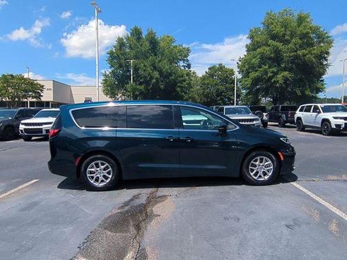 2023 Chrysler Pacifica Touring-L