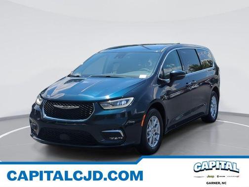 2023 Chrysler Pacifica Touring-L