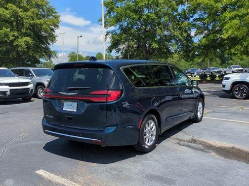 2023 Chrysler Pacifica Touring-L