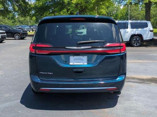 2023 Chrysler Pacifica Touring-L
