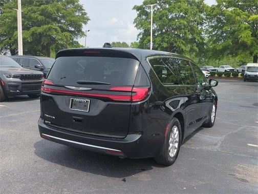 2023 Chrysler Pacifica Touring-L