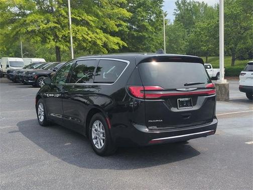 2023 Chrysler Pacifica Touring-L
