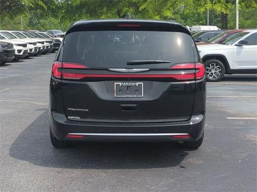 2023 Chrysler Pacifica Touring-L
