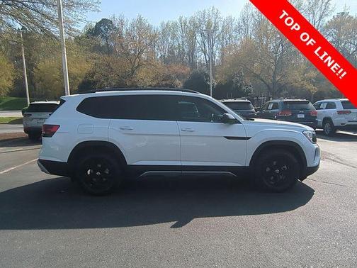 2024 Volkswagen Atlas 2.0T Peak Edition SEL
