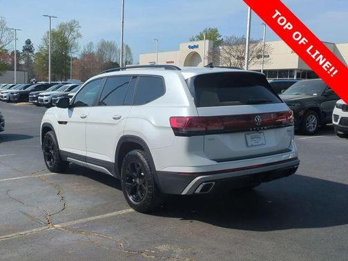2024 Volkswagen Atlas 2.0T Peak Edition SEL