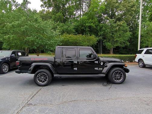 2022 Jeep Gladiator Overland