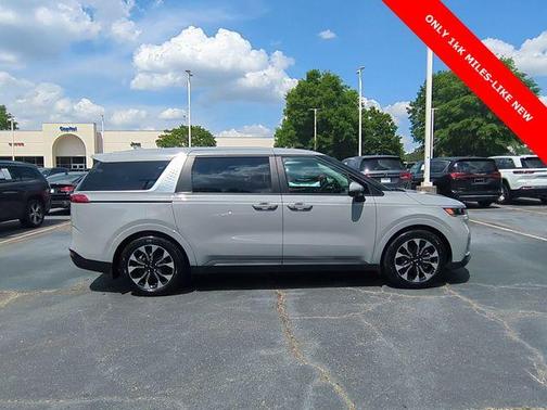 2024 Kia Carnival EX