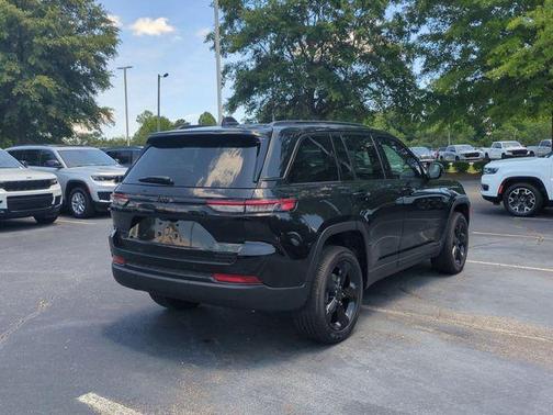 2025 Jeep Grand Cherokee Laredo
